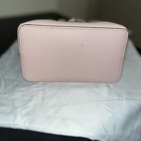 *MICHAEL KORS SMALL BUCKET BAG* - Picture 6 of 6